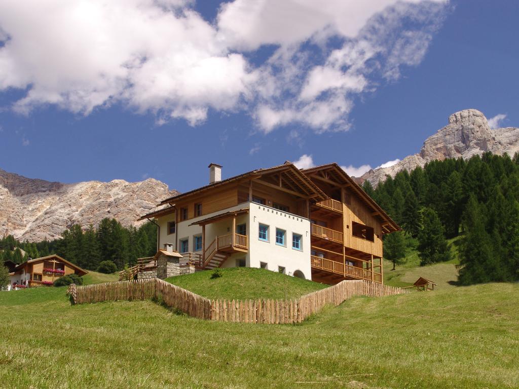 Apartments Serghela San Cassiano  Bagian luar foto