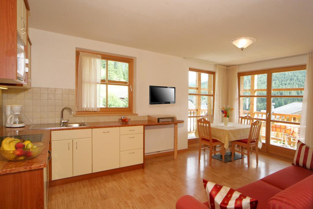 Apartments Serghela San Cassiano  Ruang foto