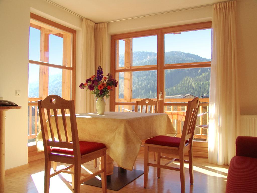 Apartments Serghela San Cassiano  Ruang foto
