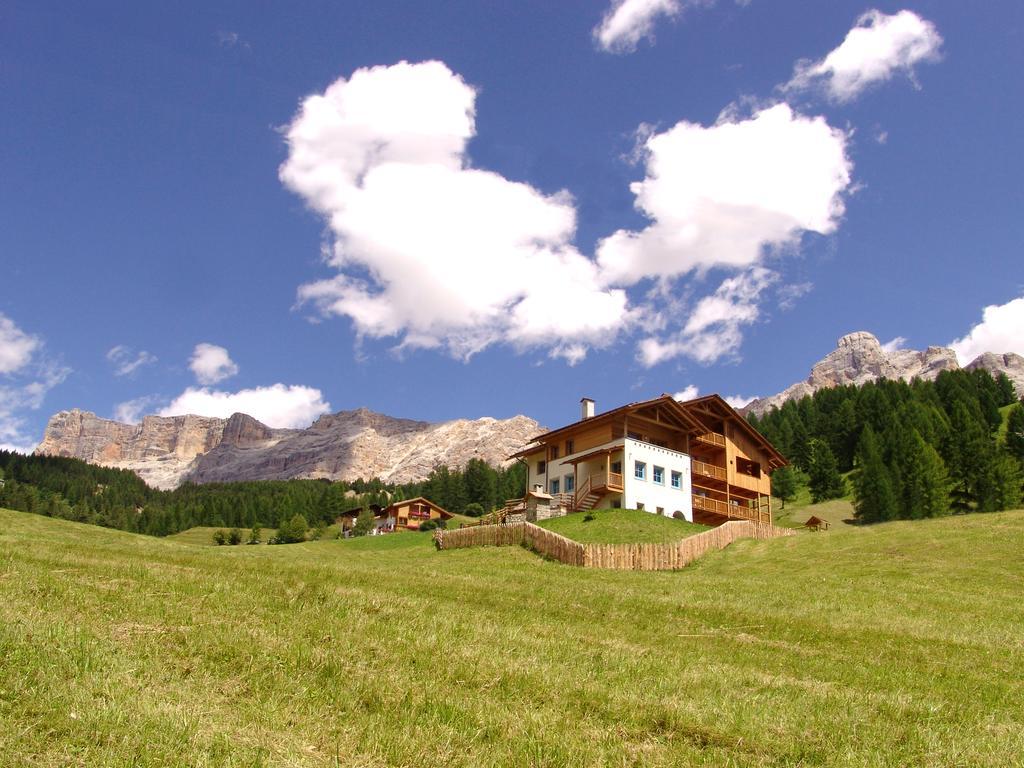 Apartments Serghela San Cassiano  Bagian luar foto
