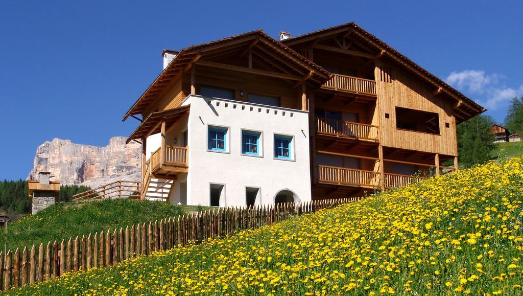 Apartments Serghela San Cassiano  Bagian luar foto