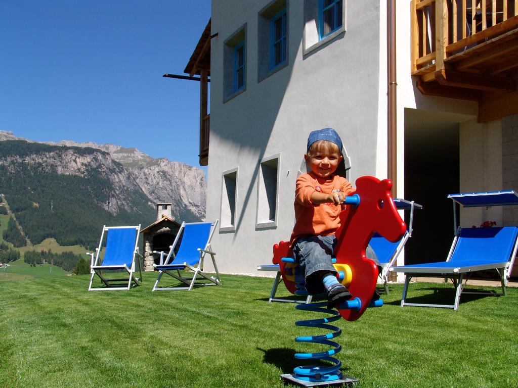 Apartments Serghela San Cassiano  Bagian luar foto