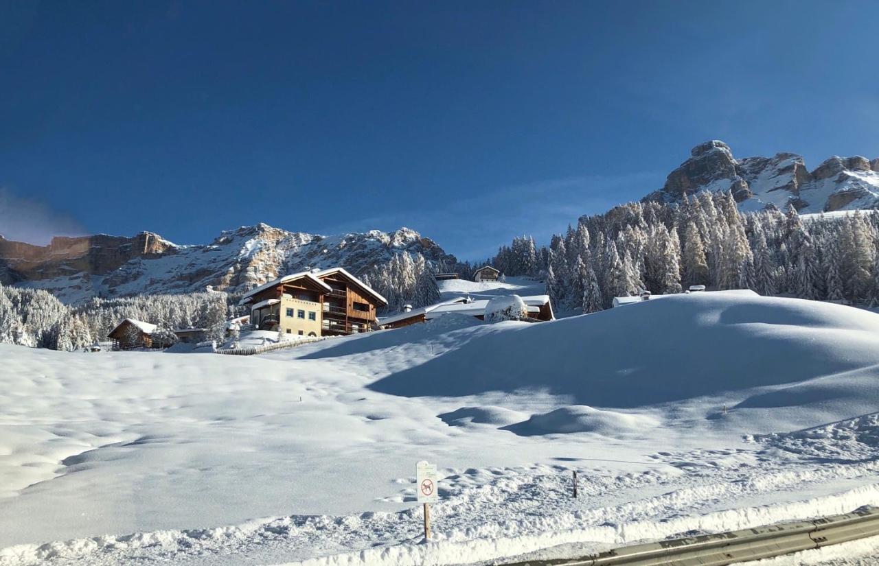 Apartments Serghela San Cassiano  Bagian luar foto